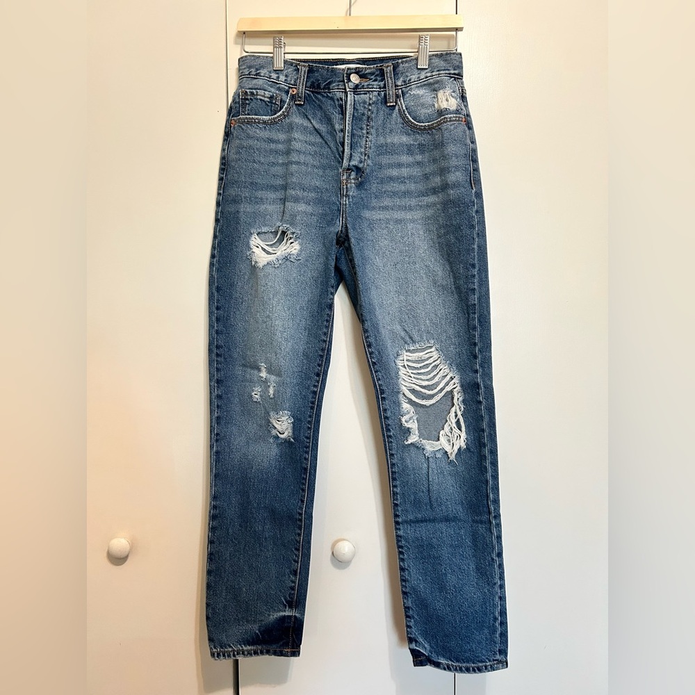 Distressed Straight leg Jeans